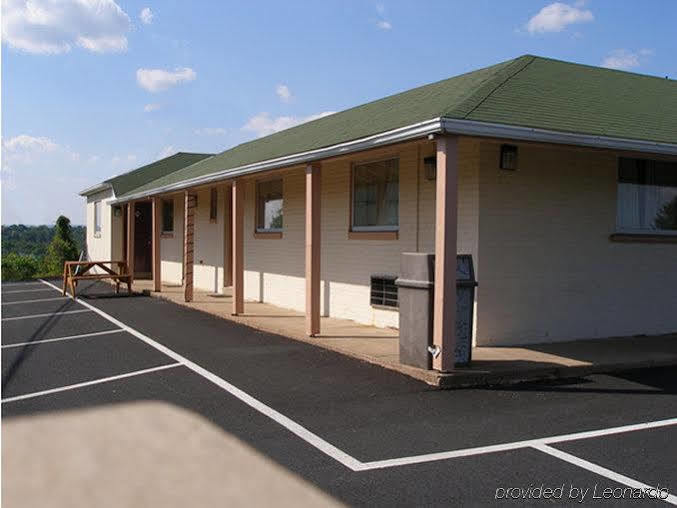 Red Carpet Inn & Suites New Cumberland Exterior foto